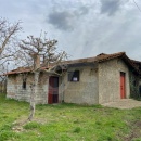 Cod.Hold.315 -  Deposito agricolo con piccolo spazio esterno -  35.000