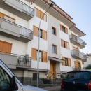 Cod.Hold.333 - Luminoso appartamento nel pieno centro del paese con box auto e cantina -  150.000